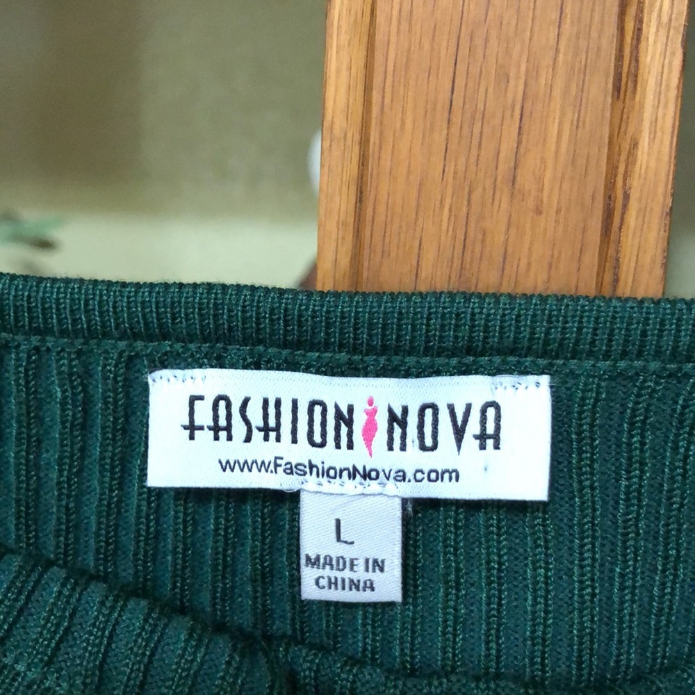 Fashion Nova Green Top - Picture 4 of 9